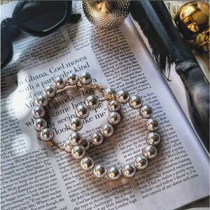 🆕️Holiday Collection// Pearl hoop earring